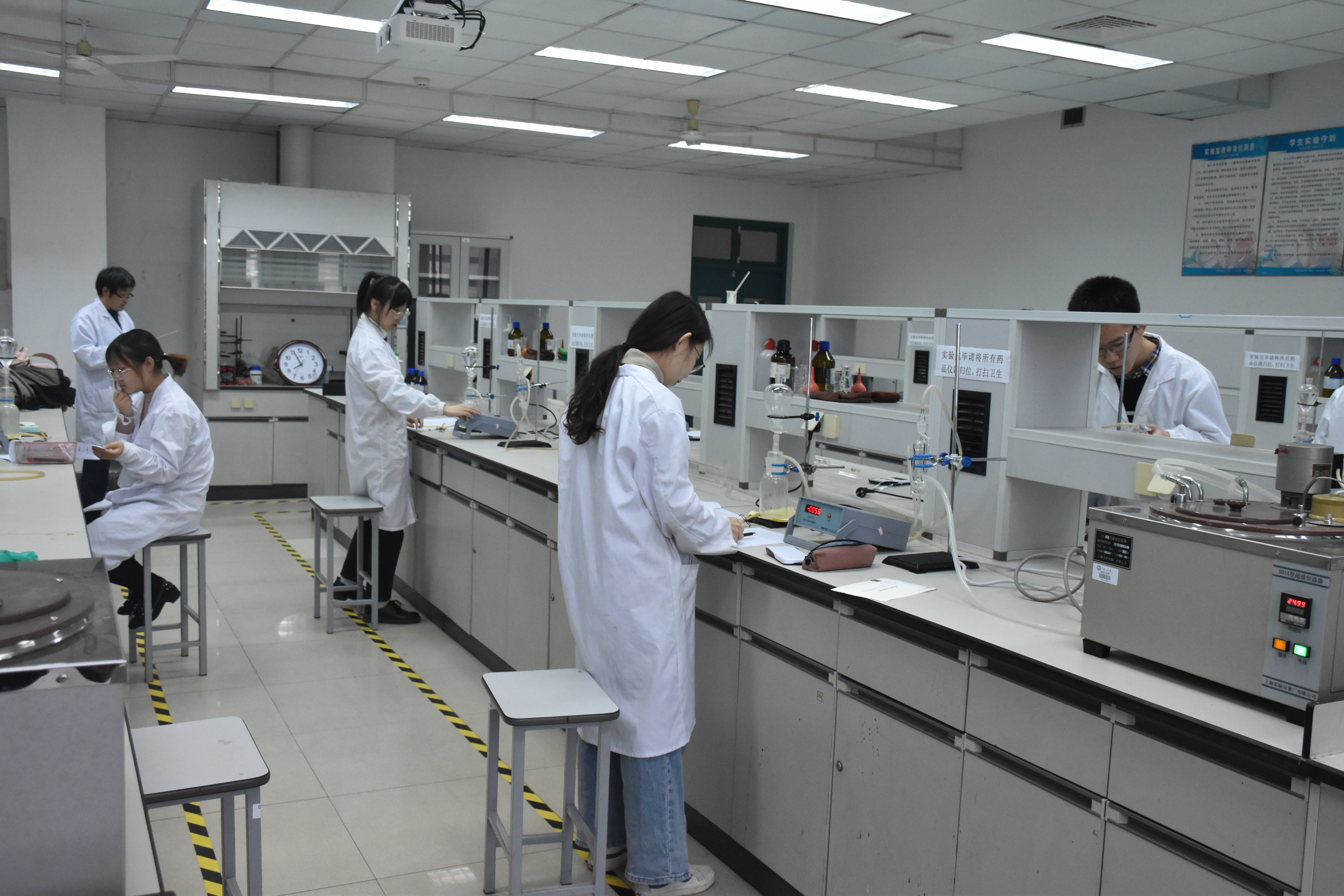 第十届大学生化学实验技能竞赛成功举办